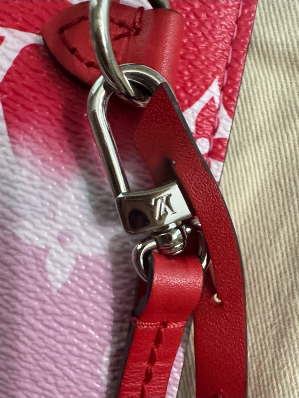 Louis Vuitton Authentic Pink to Red Gradient Monogram Wristlet - Picture 9 of 14